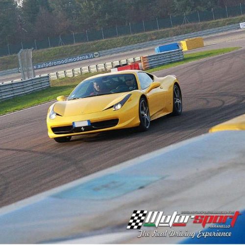 Prueba de conducción en circuito y carretera del Ferrari 458 Italia