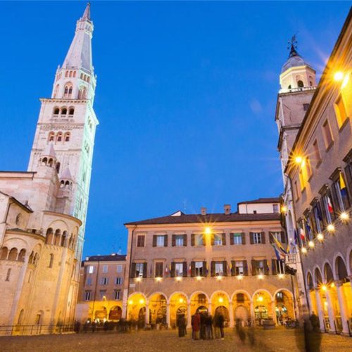 Recorrido artístico y en moto por Módena