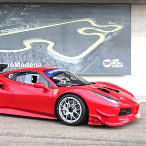 Prueba de conducción en circuito del Ferrari 488 Challenge