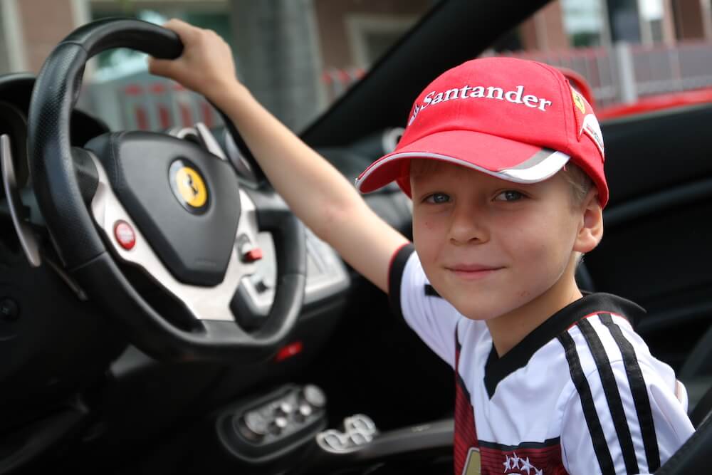 test drive ferrari con bambini a bordo